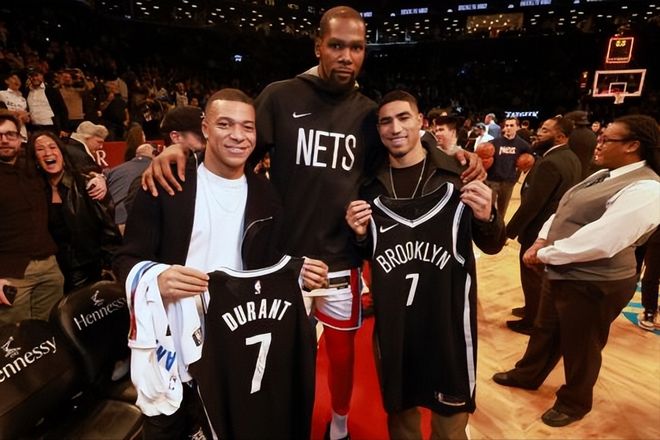 詹姆斯焦点对战，姆巴佩与40激战巴塞罗那分钟，比赛规则变更胜负难料！赢得满堂喝彩的简单介绍-开云官方平台