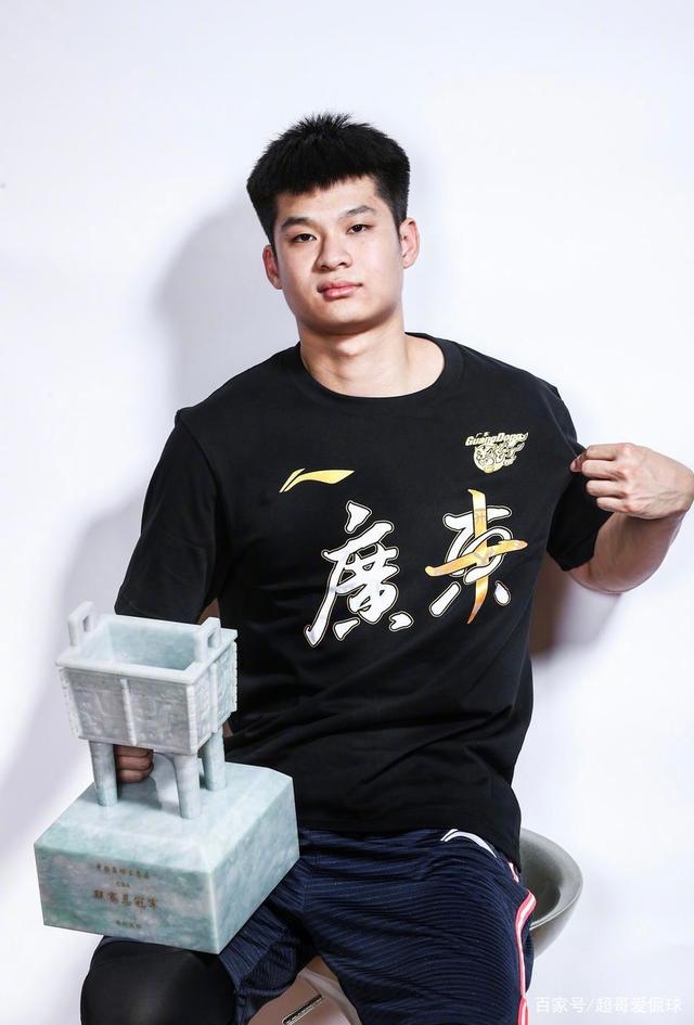 关于转会期夏洛特黄蜂调整名单以备欧篮联；遗憾出局环节打磨；信心回归；心理建设被强调的信息