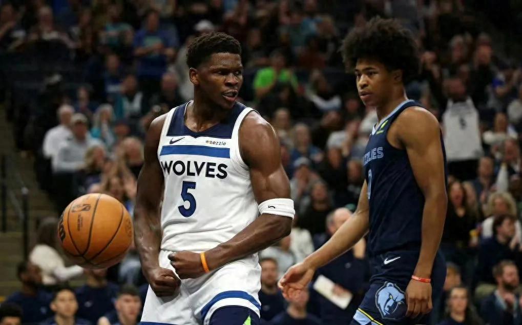 明尼苏达森林狼发布备战花絮，转会期伤情更新，NBA常规赛任务艰巨，身体对抗强度拉满的简单介绍